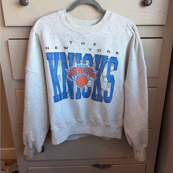 Abercrombie & Fitch New York Knicks Graphic Sweatshirt - Picture 2 of 4